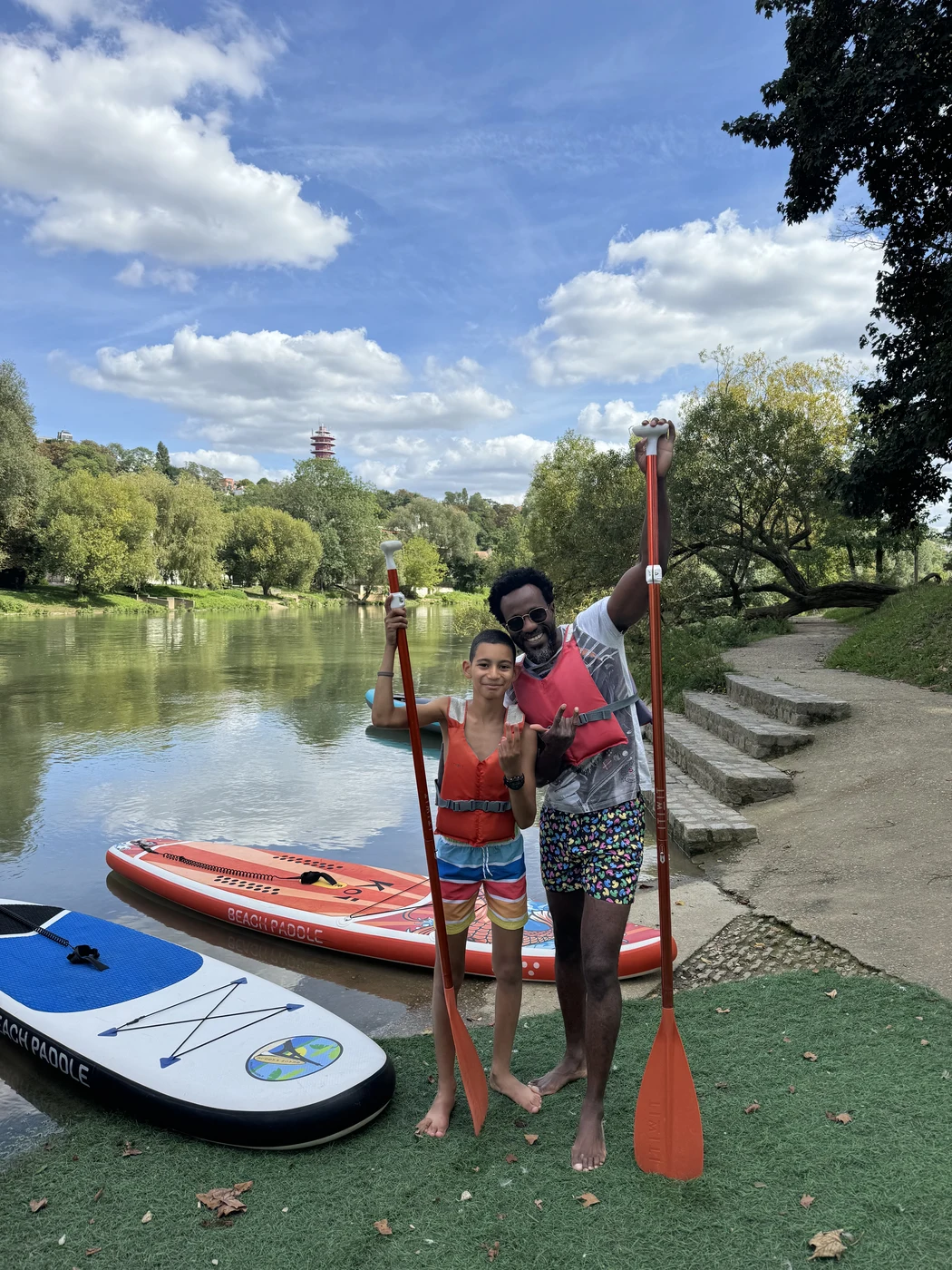 Moniteurs et participants lors d'une session Beach Paddle